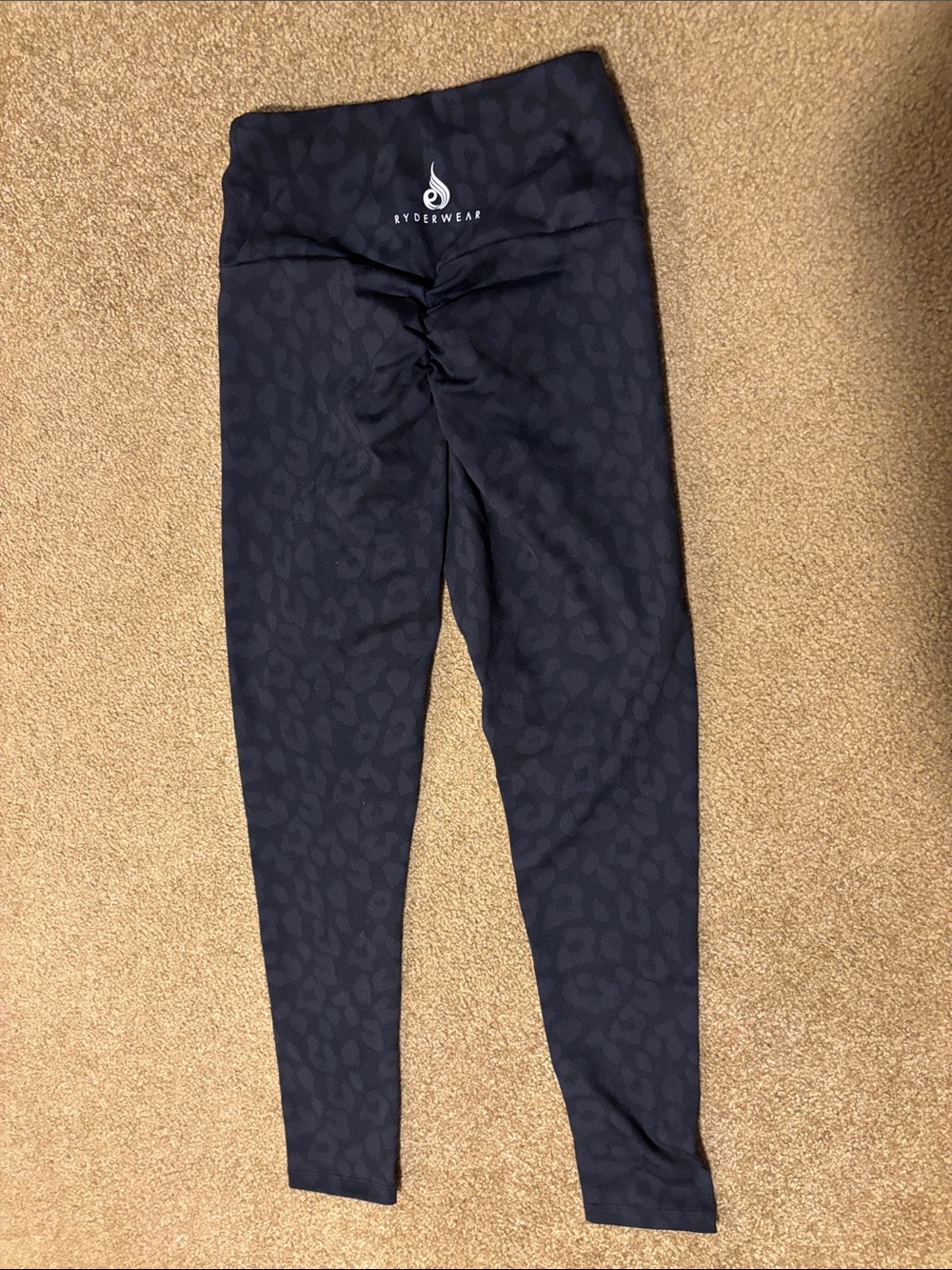 NWT Ryderwear womens Black Leopard WORKOUT LEGGINGS - Picture 3 of 3